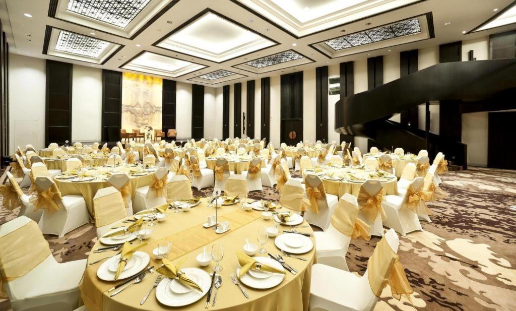 Bumi Segah Hotel Tanjung Redep Zewnętrze zdjęcie